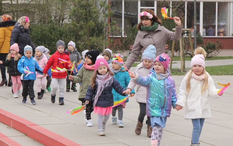 Kolorowe korowody przeszły ulicami Polic [foto/wideo]