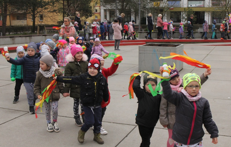 Kolorowe korowody przeszły ulicami Polic [foto/wideo]