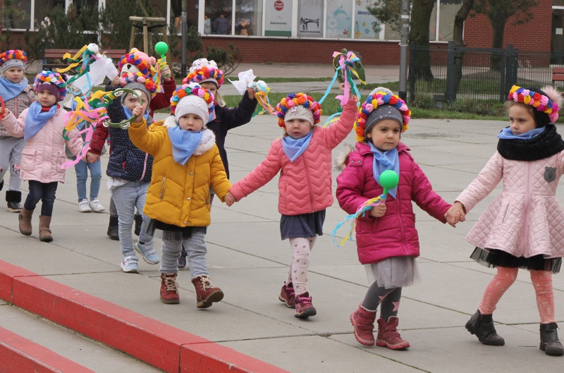 Kolorowe korowody przeszły ulicami Polic [foto/wideo]