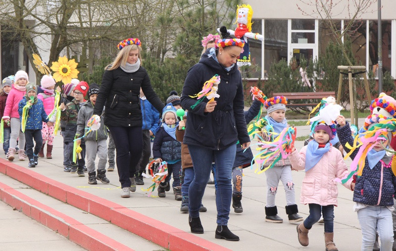 Kolorowe korowody przeszły ulicami Polic [foto/wideo]