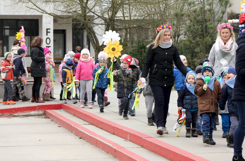 Kolorowe korowody przeszły ulicami Polic [foto/wideo]