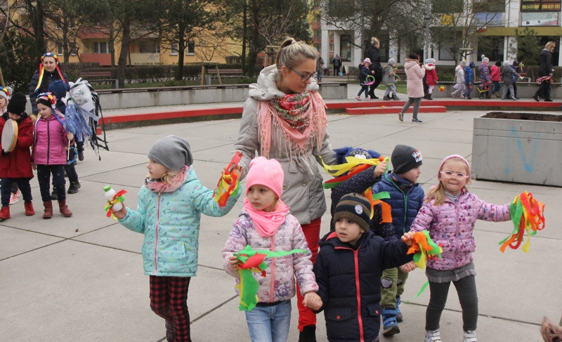 Kolorowe korowody przeszły ulicami Polic [foto/wideo]