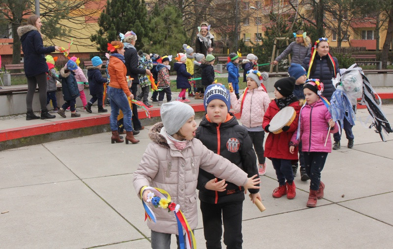 Kolorowe korowody przeszły ulicami Polic [foto/wideo]