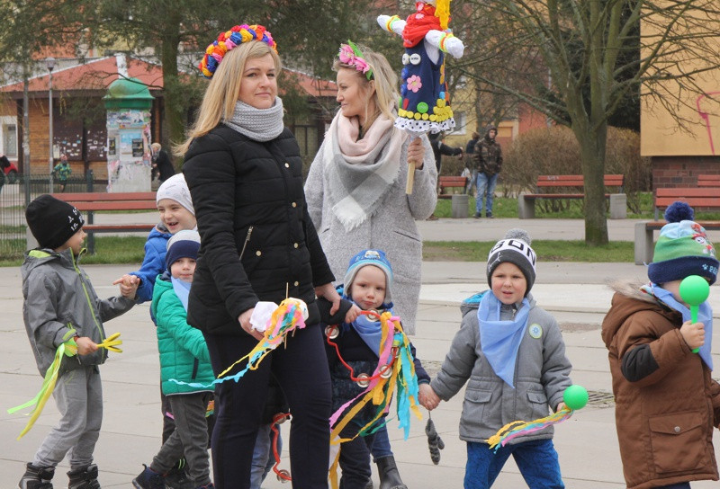 Kolorowe korowody przeszły ulicami Polic [foto/wideo]