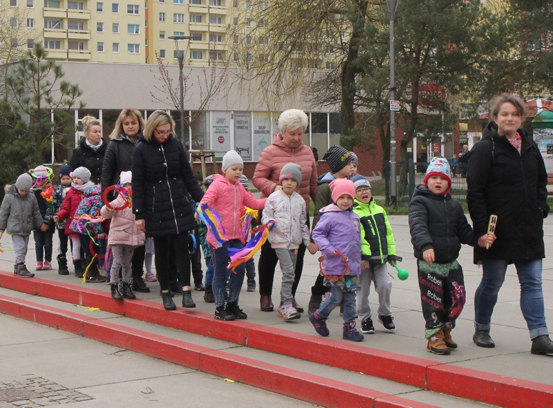 Kolorowe korowody przeszły ulicami Polic [foto/wideo]