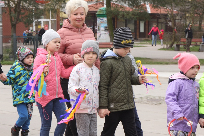 Kolorowe korowody przeszły ulicami Polic [foto/wideo]