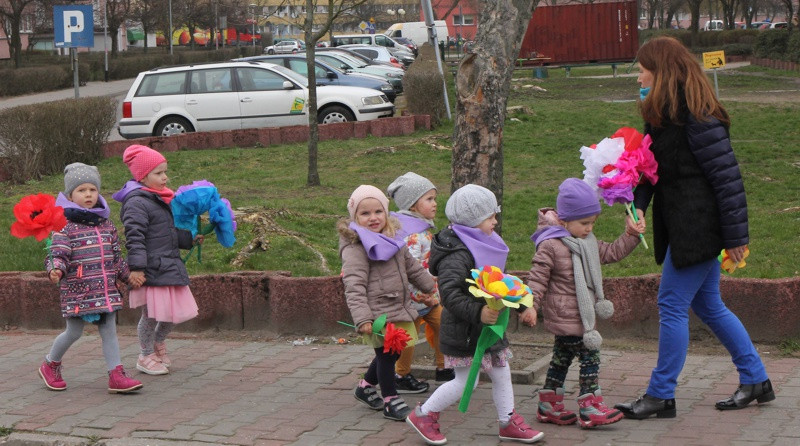 Kolorowe korowody przeszły ulicami Polic [foto/wideo]