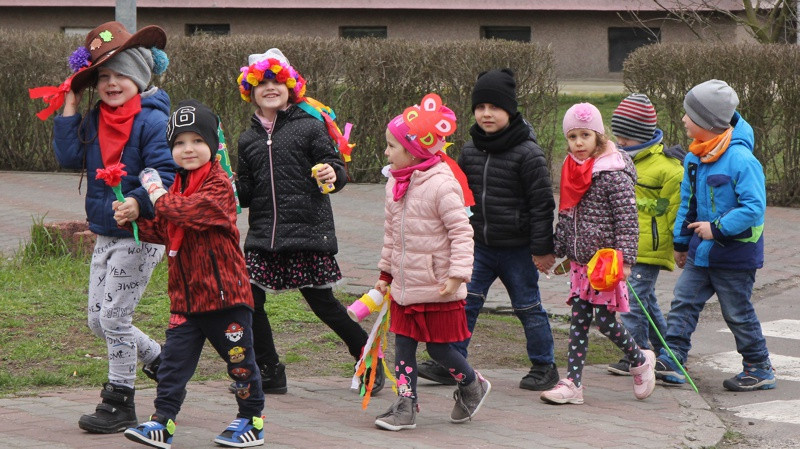 Kolorowe korowody przeszły ulicami Polic [foto/wideo]