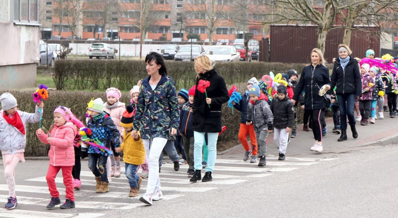 Kolorowe korowody przeszły ulicami Polic [foto/wideo]