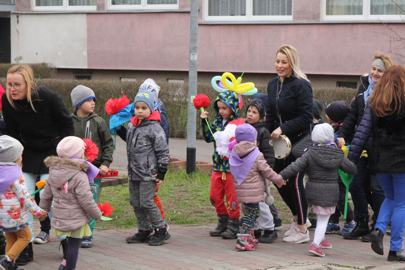 Kolorowe korowody przeszły ulicami Polic [foto/wideo]