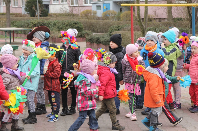 Kolorowe korowody przeszły ulicami Polic [foto/wideo]
