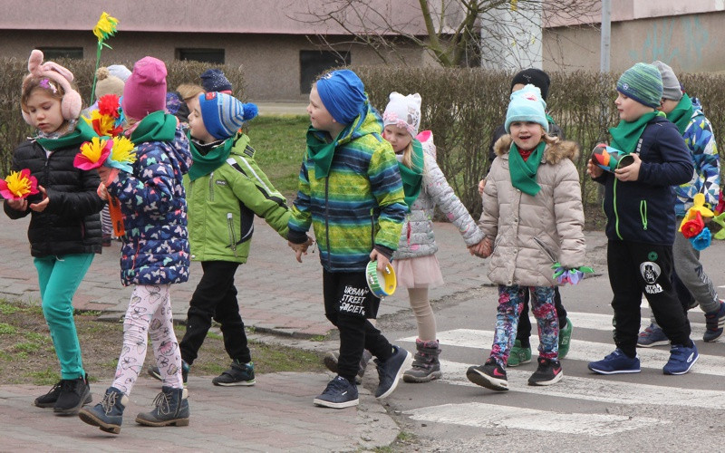 Kolorowe korowody przeszły ulicami Polic [foto/wideo]