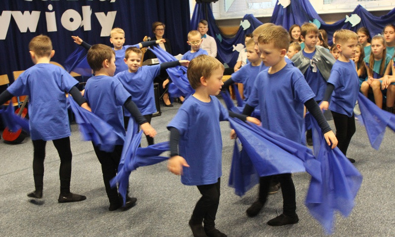 Anioły lubią żywioły – wystawa w Trzebieży [foto]