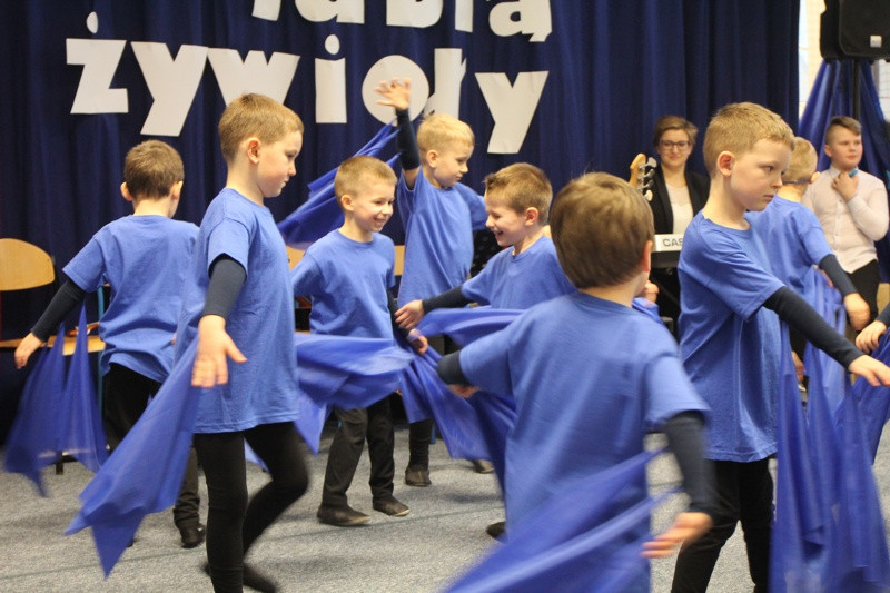 Anioły lubią żywioły – wystawa w Trzebieży [foto]