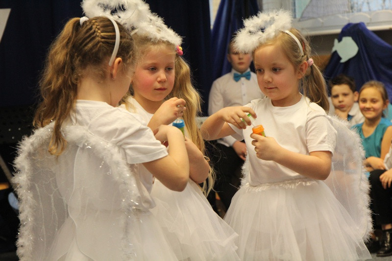 Anioły lubią żywioły – wystawa w Trzebieży [foto]