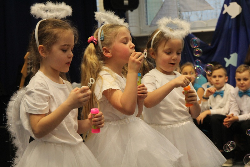 Anioły lubią żywioły – wystawa w Trzebieży [foto]