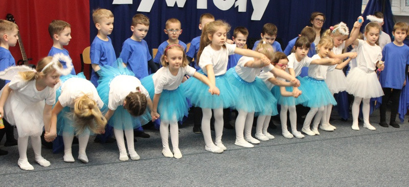 Anioły lubią żywioły – wystawa w Trzebieży [foto]