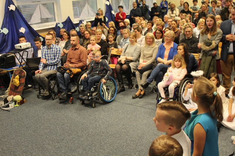 Anioły lubią żywioły – wystawa w Trzebieży [foto]