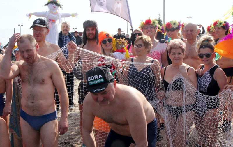 Powitanie wiosny i morsowanie w Trzebieży [foto/wideo]