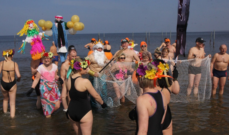 Powitanie wiosny i morsowanie w Trzebieży [foto/wideo]