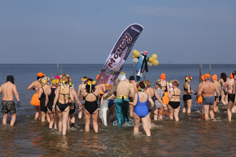 Powitanie wiosny i morsowanie w Trzebieży [foto/wideo]