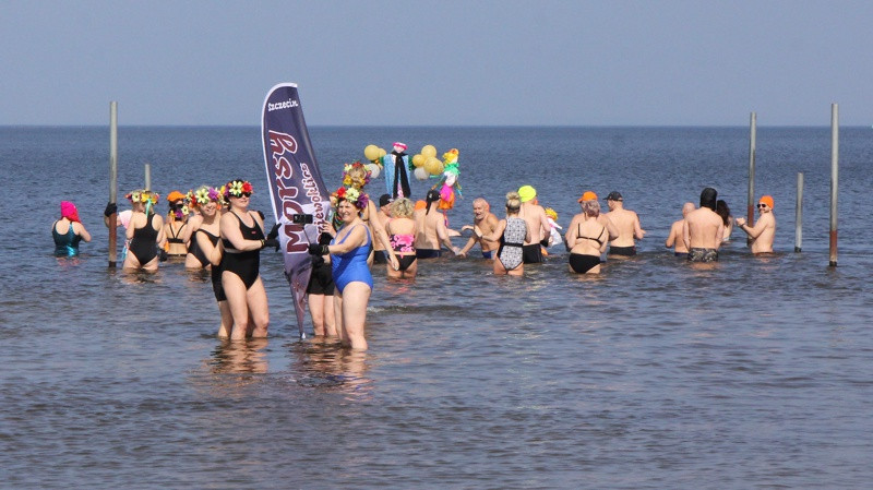 Powitanie wiosny i morsowanie w Trzebieży [foto/wideo]