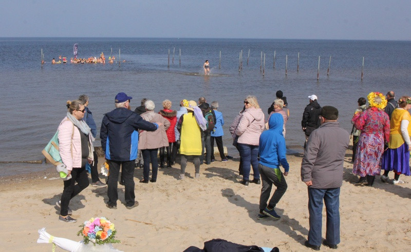 Powitanie wiosny i morsowanie w Trzebieży [foto/wideo]
