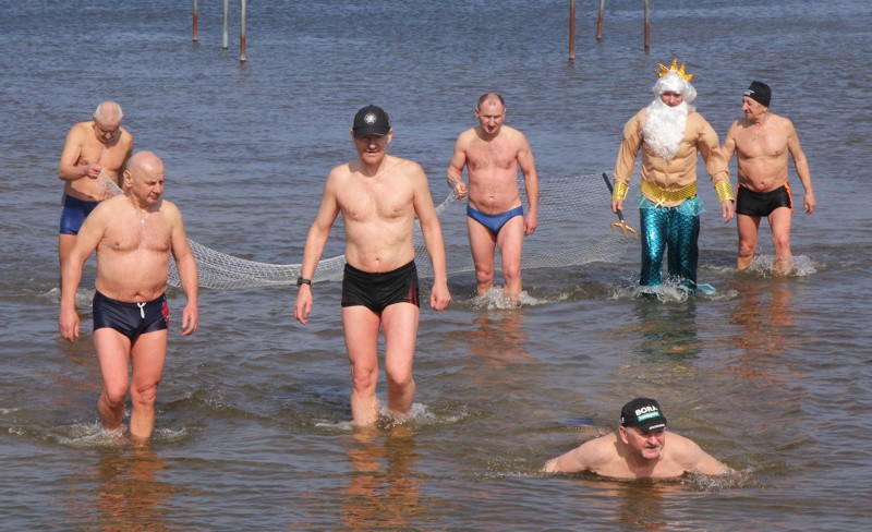 Powitanie wiosny i morsowanie w Trzebieży [foto/wideo]