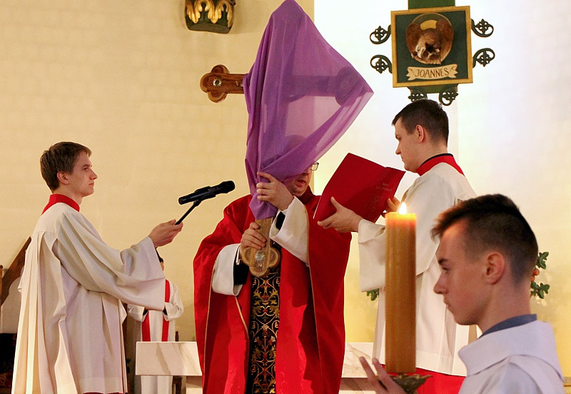 Wielki Piątek - Liturgia Męki Pańskiej