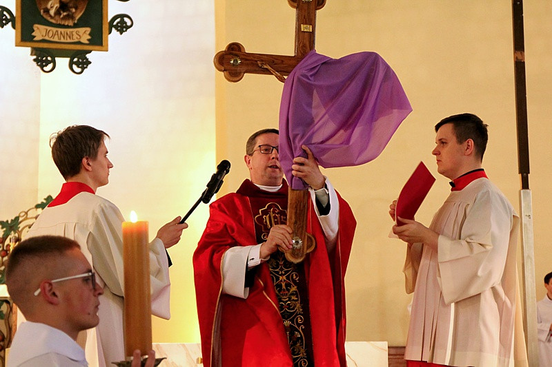 Wielki Piątek - Liturgia Męki Pańskiej