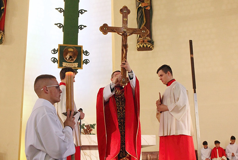 Wielki Piątek - Liturgia Męki Pańskiej