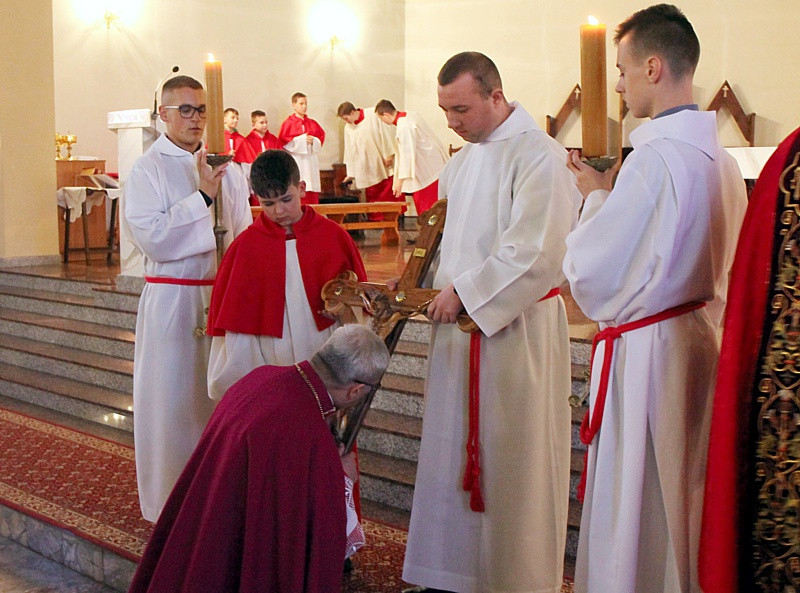 Wielki Piątek - Liturgia Męki Pańskiej