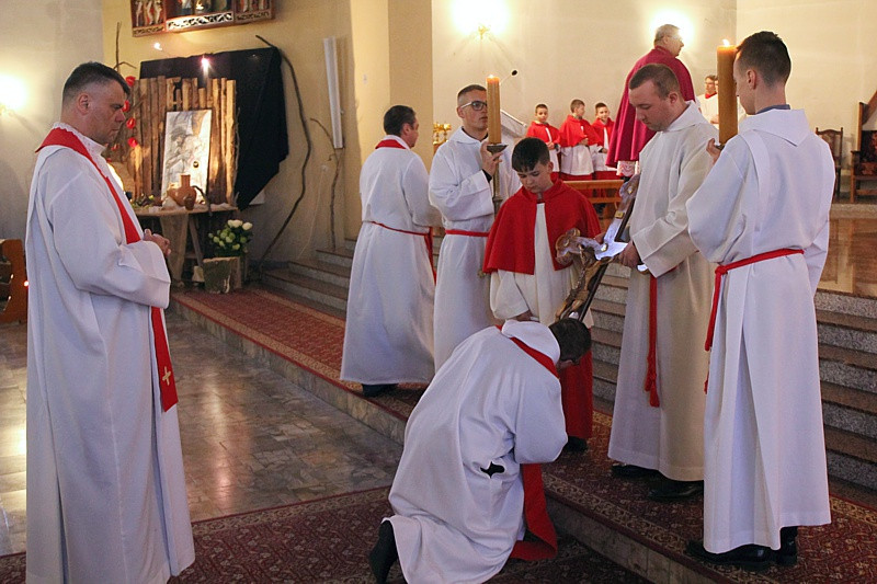 Wielki Piątek - Liturgia Męki Pańskiej