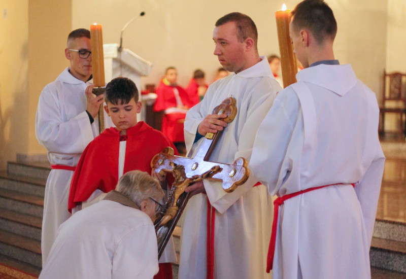 Wielki Piątek - Liturgia Męki Pańskiej