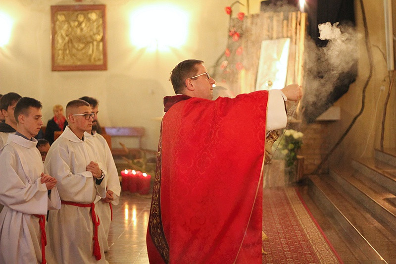 Wielki Piątek - Liturgia Męki Pańskiej