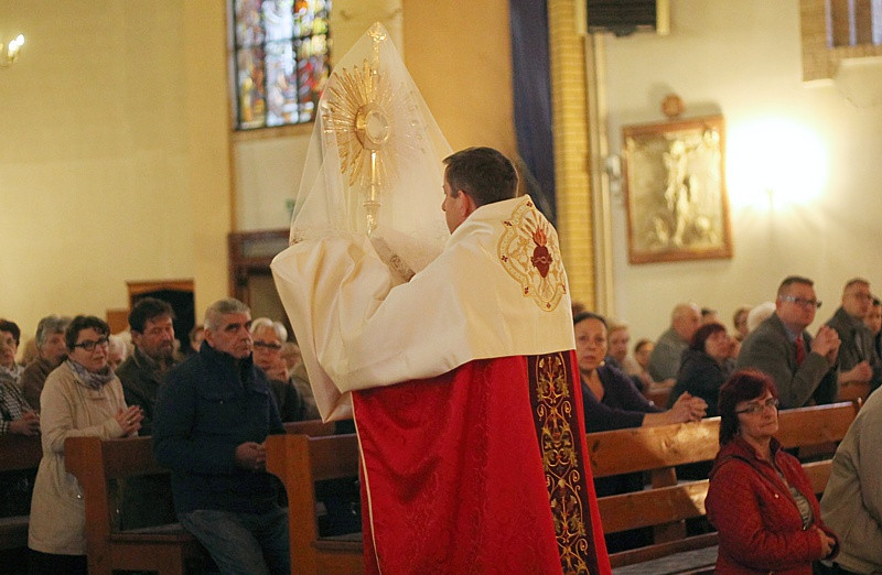 Wielki Piątek - Liturgia Męki Pańskiej