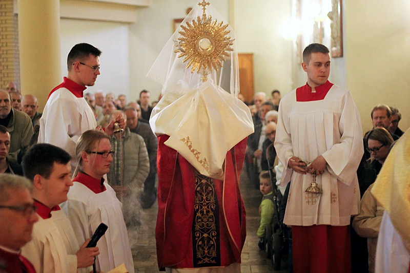 Wielki Piątek - Liturgia Męki Pańskiej