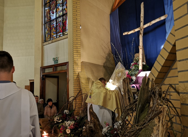 Wielki Piątek - Liturgia Męki Pańskiej