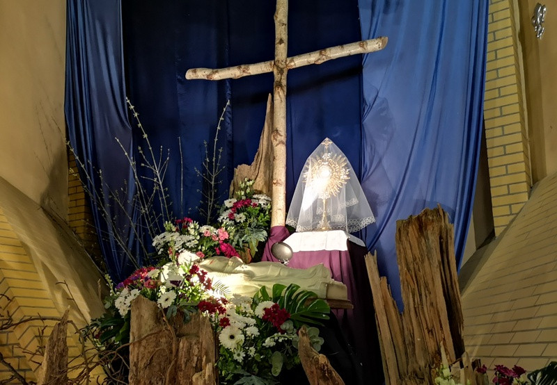 Wielki Piątek - Liturgia Męki Pańskiej