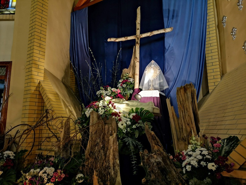 Wielki Piątek - Liturgia Męki Pańskiej