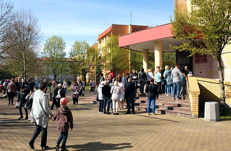 Wielka Sobota - święcenie pokarmów w polickich parafiach
