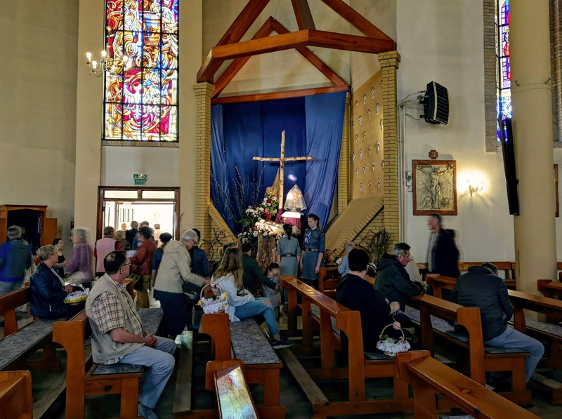 Wielka Sobota - święcenie pokarmów w polickich parafiach