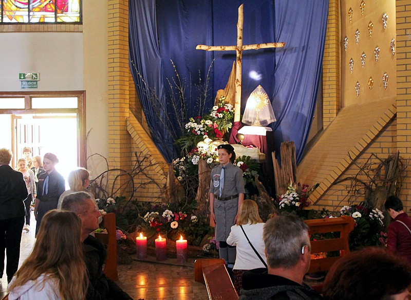 Wielka Sobota - święcenie pokarmów w polickich parafiach