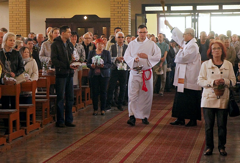 Wielka Sobota - święcenie pokarmów w polickich parafiach