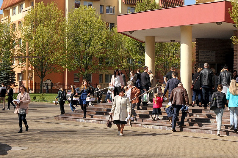 Wielka Sobota - święcenie pokarmów w polickich parafiach