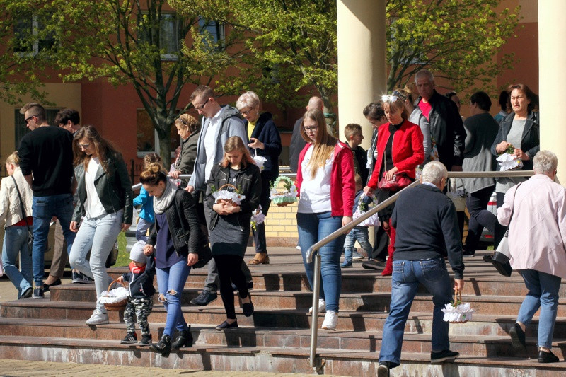 Wielka Sobota - święcenie pokarmów w polickich parafiach