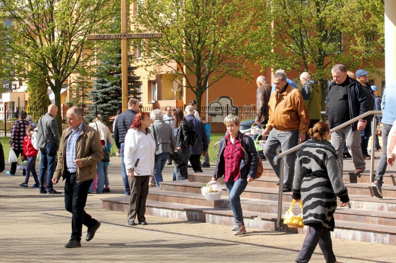 Wielka Sobota - święcenie pokarmów w polickich parafiach