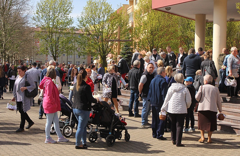 Wielka Sobota - święcenie pokarmów w polickich parafiach