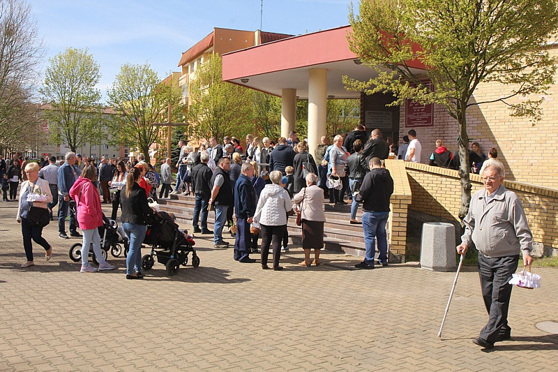 Wielka Sobota - święcenie pokarmów w polickich parafiach