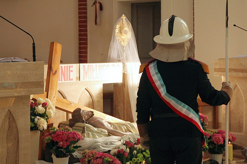 Wielka Sobota - święcenie pokarmów w polickich parafiach